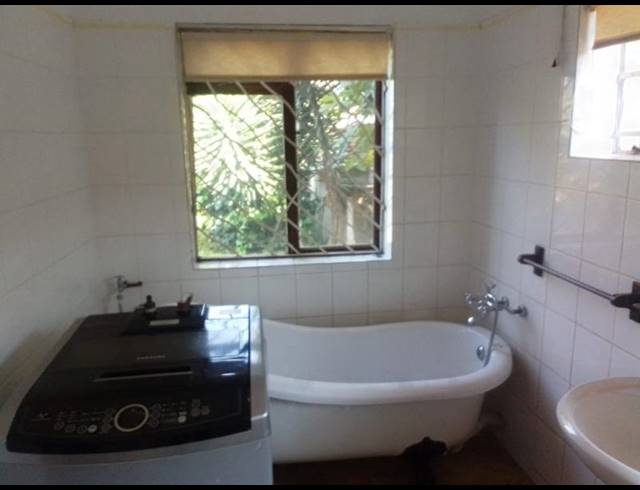 3 BEDROOM HOUSE FOR SALE IN BEZUIDENHOUT VALLEY